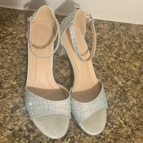 Silver & Rhinestone Block Low Heel Smarty Size 7.5 - Picture 2 of 6